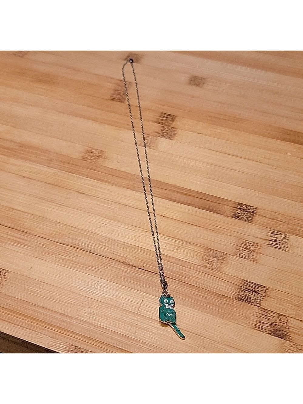 Emerald Green Kit-Cat Klock clock clip on charm necklace - Picture 3 of 5